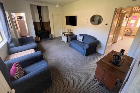 Guest House - lounge