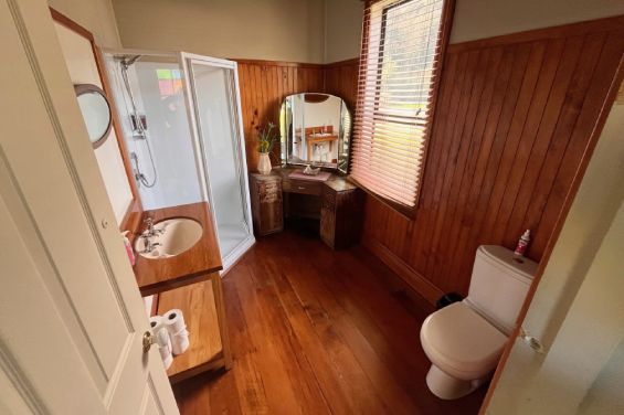Guest House - shared bathroom